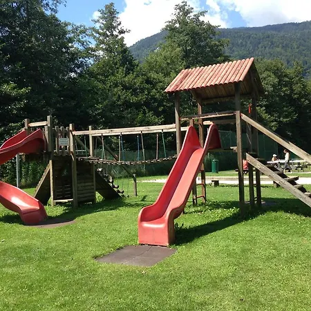 Familienurlaub Am See شقة *